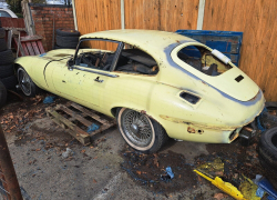 Jaguar “e type”  series 3 v12 for restoration / spares or repairs.